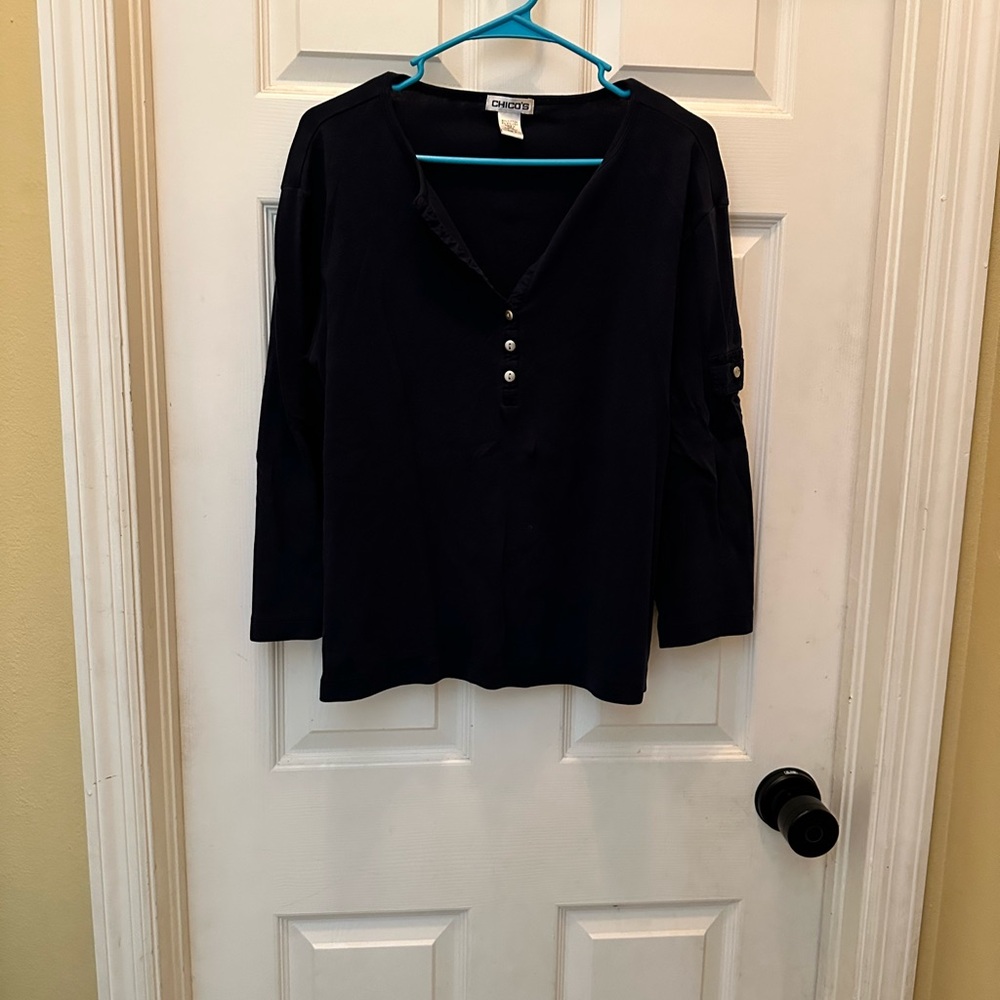 Chico's size 3 blue v-neck top